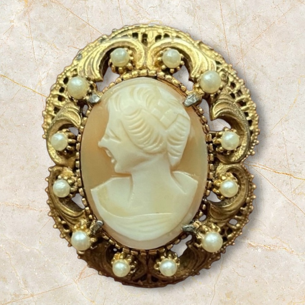 Vintage Florenza Cameo Brooch Pin